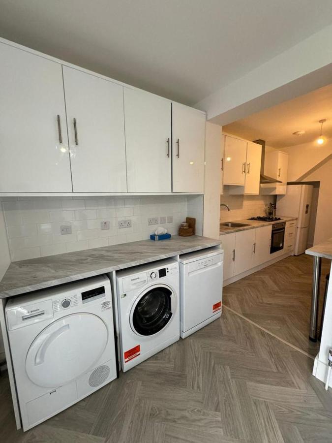 Smart Guest Rooms Fast Access To Central London Via Piccadilly Line New Southgate Exterior foto