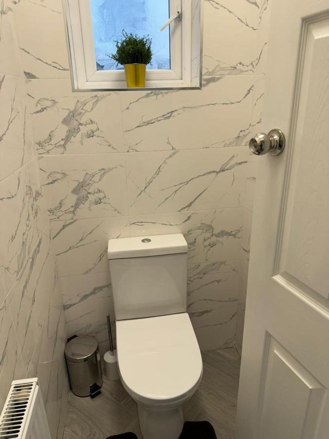 Smart Guest Rooms Fast Access To Central London Via Piccadilly Line New Southgate Exterior foto