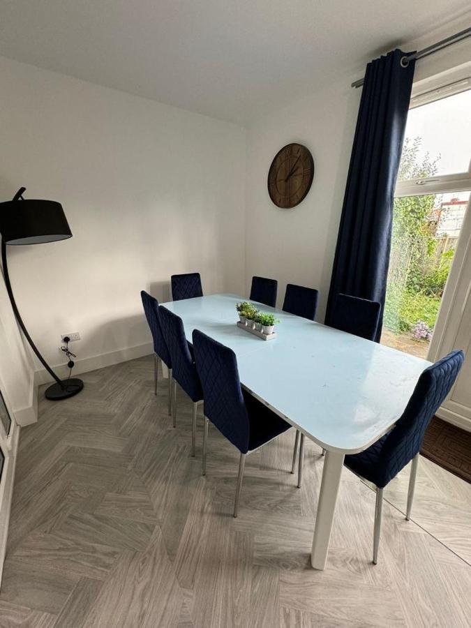 Smart Guest Rooms Fast Access To Central London Via Piccadilly Line New Southgate Exterior foto