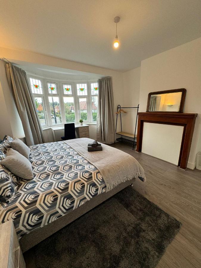 Smart Guest Rooms Fast Access To Central London Via Piccadilly Line New Southgate Exterior foto