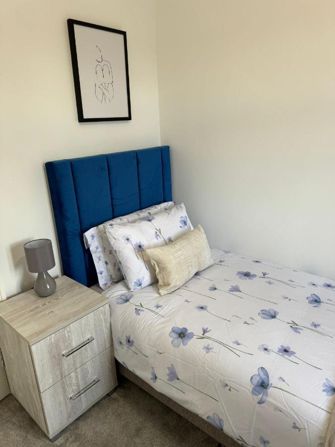 Smart Guest Rooms Fast Access To Central London Via Piccadilly Line New Southgate Exterior foto