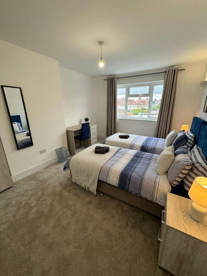 Smart Guest Rooms Fast Access To Central London Via Piccadilly Line New Southgate Exterior foto