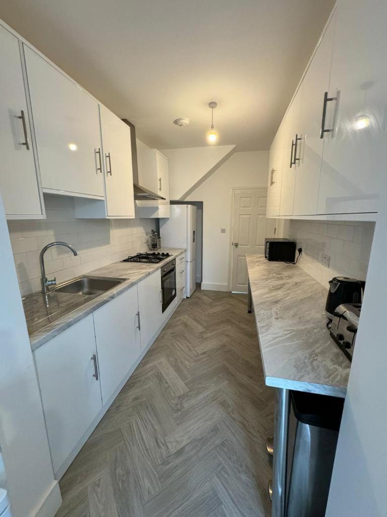Smart Guest Rooms Fast Access To Central London Via Piccadilly Line New Southgate Exterior foto